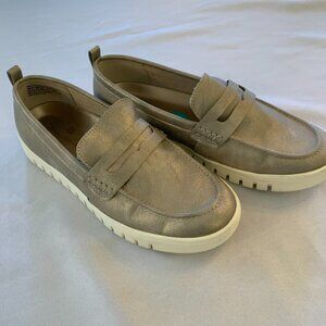 Tommy Bahama Metallic Taupe Loafers Size 8